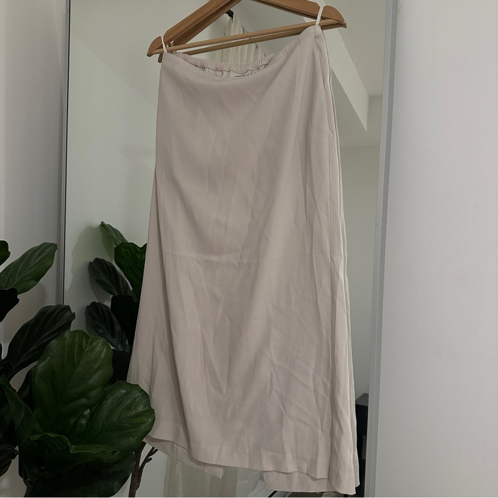 NWT Babaton Immaculate Midi Skirt in Matte Pearl